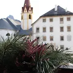 & Schloss *