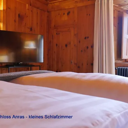 & Schloss * Anras