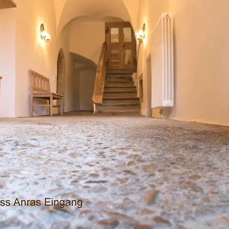 Apartment & Schloss Anras
