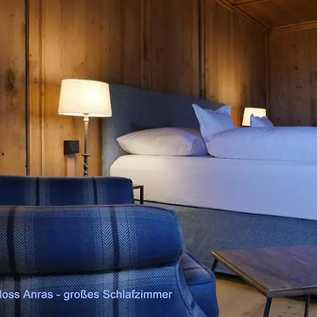 & Schloss * Anras