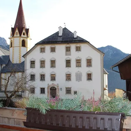 & Schloss * Anras