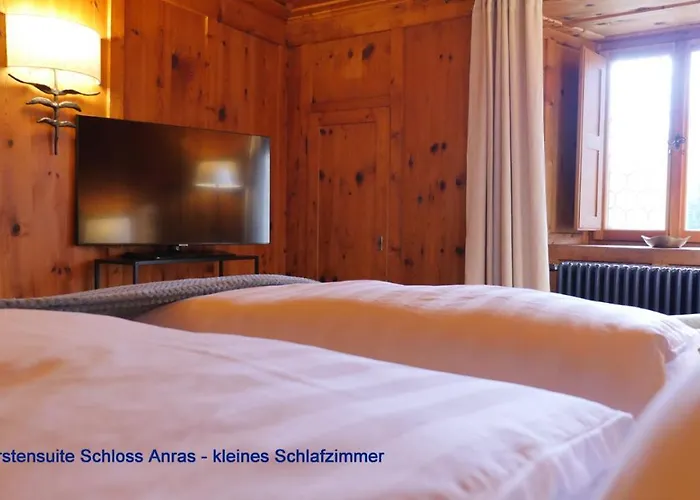 & Schloss * Anras