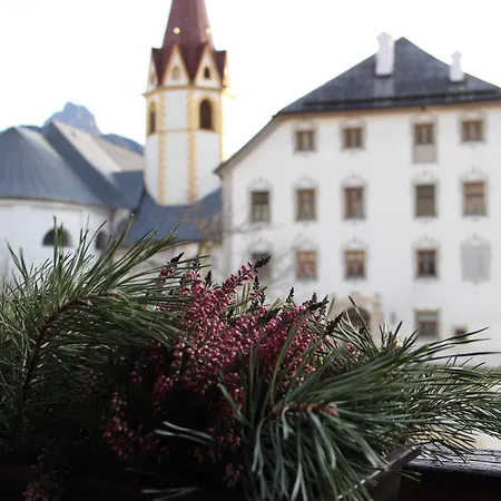 & Schloss *